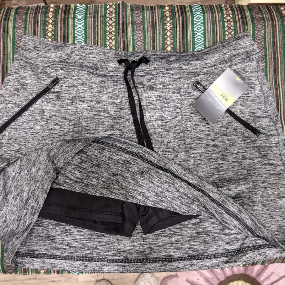 SO LOW Tek Gear workout skort; size Large.